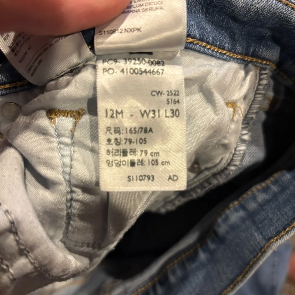 Levi's Women's Classic Straight Jeans - Picture 4 of 6